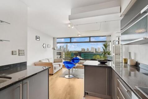Kitchen / Lounge