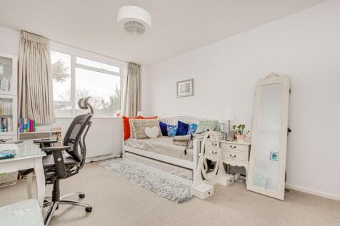 Bedroom / Study