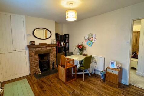 WhatsApp Image 2025-10-14 at 11.04.50_33176621.jpg