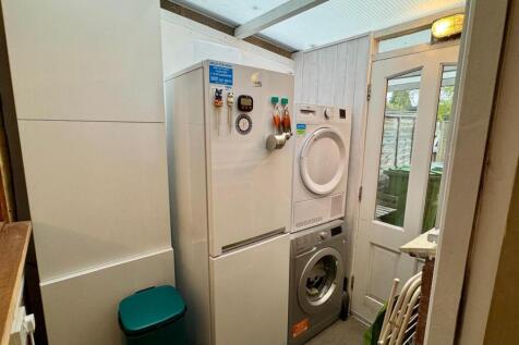 WhatsApp Image 2025-10-14 at 11.05.00_109a0e71.jpg