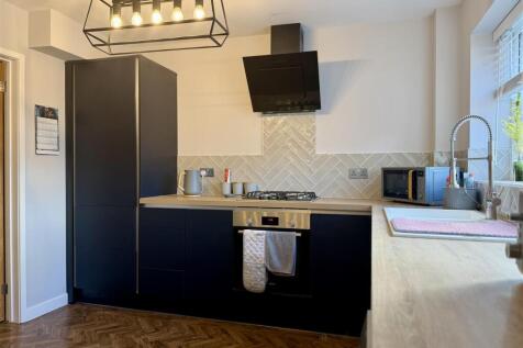 Impressive kitchen/dining/family room