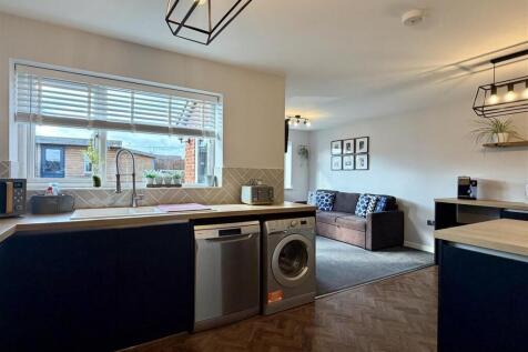 Impressive kitchen/dining/family room