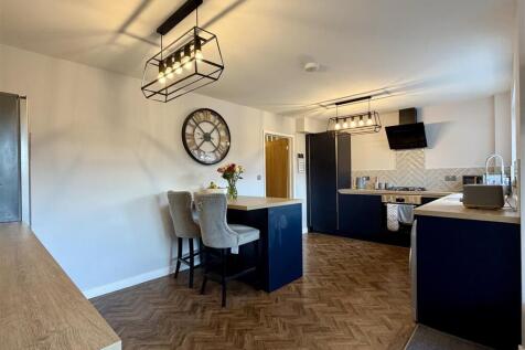 Impressive kitchen/dining/family room