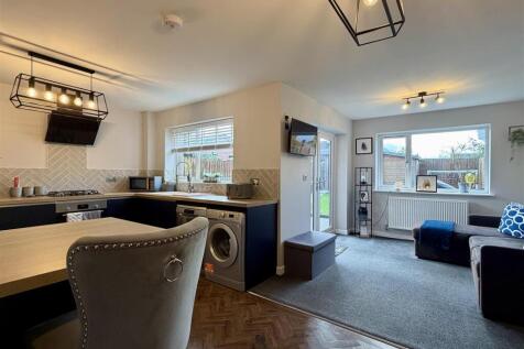 Impressive kitchen/dining/family room