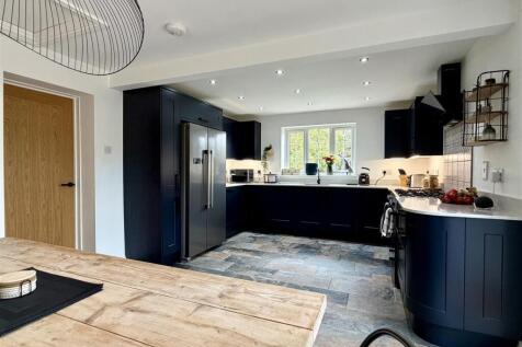 Fantastic kitchen/dining room