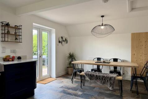 Fantastic kitchen/dining room
