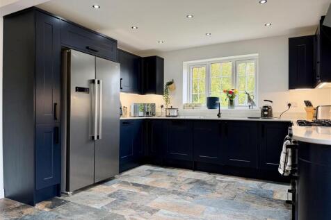 Fantastic kitchen/dining room