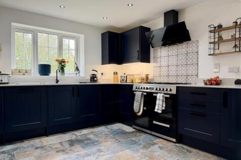 Fantastic kitchen/dining room