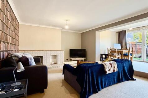 Extended lounge/dining room