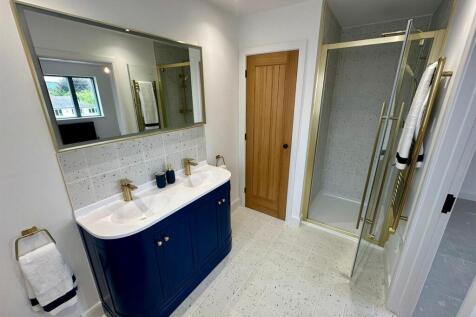 WhatsApp Image 2025-08-20 at 12.14.02_468b61ab.jpg