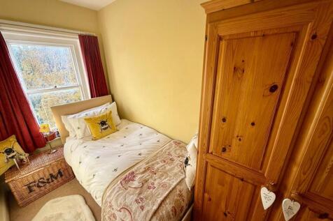 Bedroom 7/Study/Potential ensuite