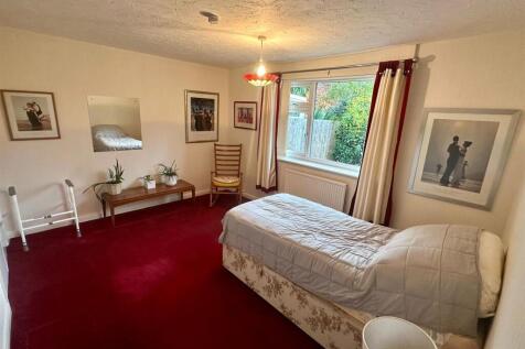 WhatsApp Image 2025-11-10 at 15.35.48_fa8b33bb.jpg