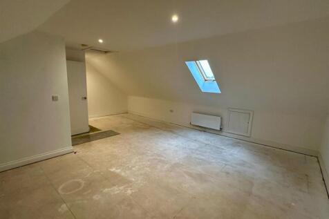 Large Attic Store Room