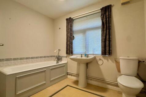 WhatsApp Image 2025-10-10 at 15.55.47_4f9356f9.jpg