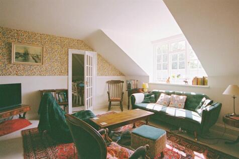 2.5 - Living Room wide angle.jpg