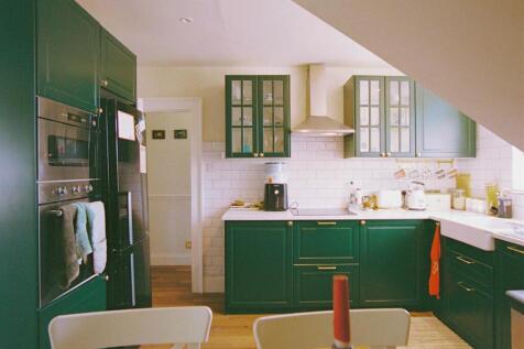 4 - Kitchen.jpg