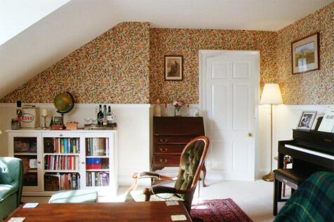 2 - Living Room.jpg