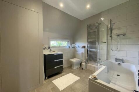 Family Bathroom.jpeg