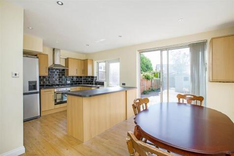 Kitchen / Dinner
