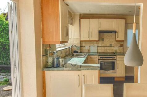 5 kitchen 1.jpg