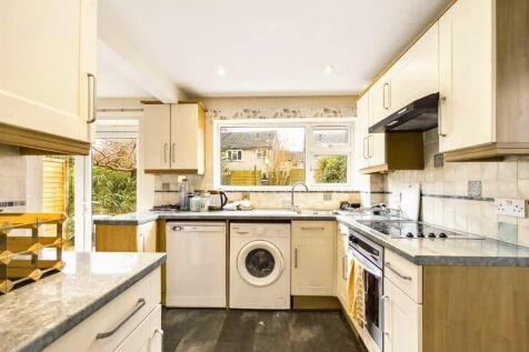 15 kitchen 2.jpeg