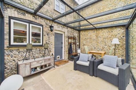 Modern Contemporary Glass Room