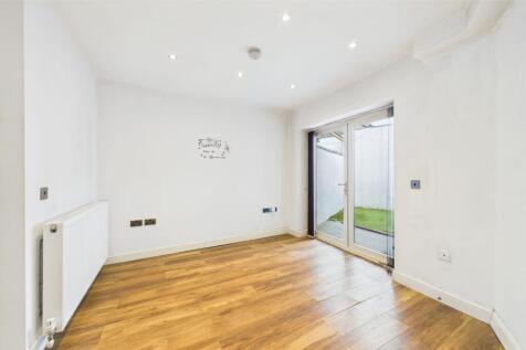 Kitchen / Living Area