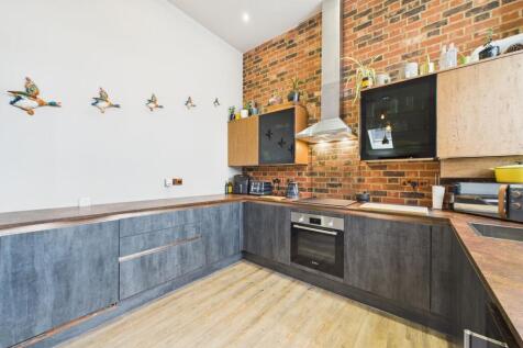 Kitchen / Living Area