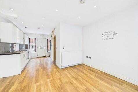 Kitchen / Living Area