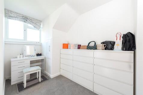 Dressing Rm/Bed Six