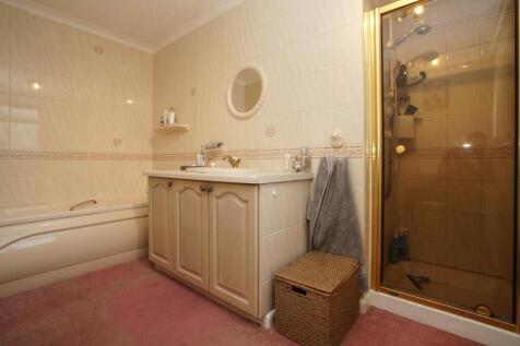 En-suite to Bedroom 1