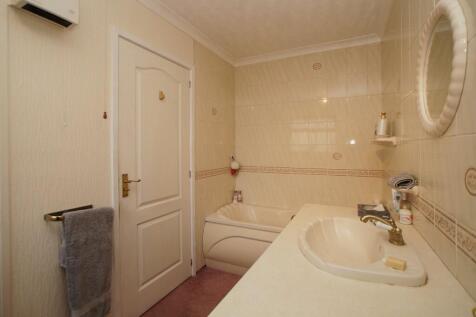 En-suite to Bedroom 1 
