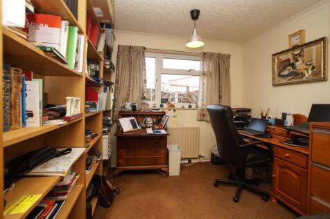 Bedroom 5 / Office