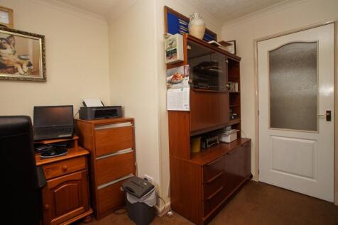 Bedroom 5 / Office