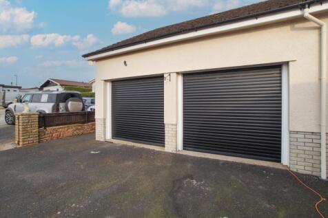 Double garage 