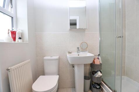 En-suite to Bedroom 1