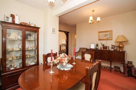 Dining Lounge 