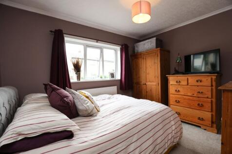 Bedroom w
