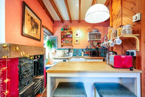 Kitchen/Breakfast Bar