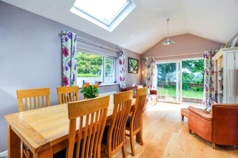 Dining Lounge