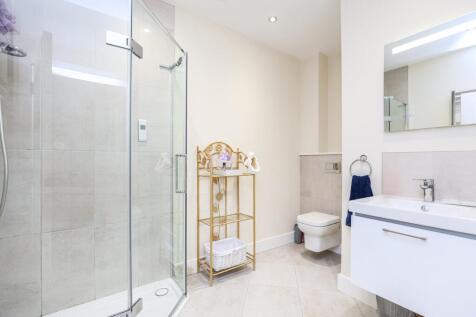 Master En-Suite Shower Room