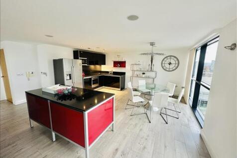 2 bedroom Flat for sale