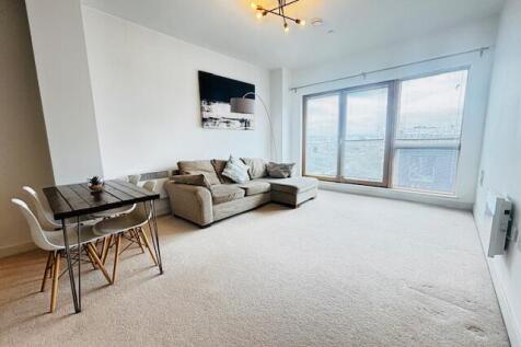 Spacious 2 bedroom apartment with parking