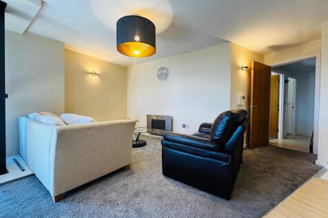 Luxury 2 Bedroom Apartment on the 18th Floor