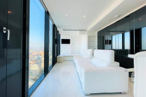 High specification studio apartment located on th