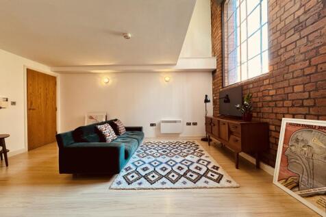 Beautiful Duplex Apartment with ample Character