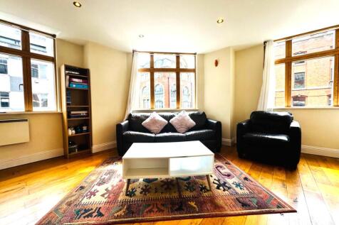Stylish Corner Apartment in the Heart of the Nort
