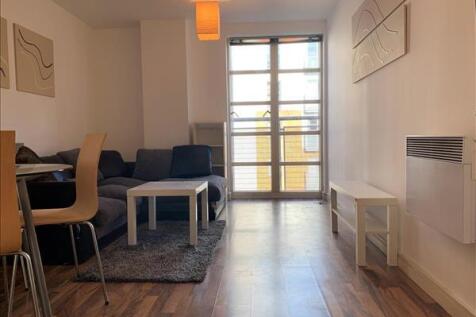 ONE BEDROOM APARTMENT WITH STUDY IN THE CITY CENT