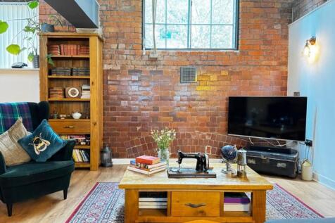 GORGEOUS 2 BEDROOM DUPLEX APARTMENT IN THE CITY C