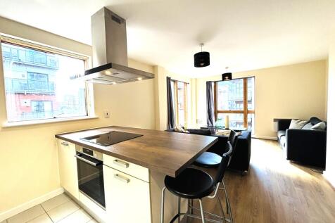 BRIGHT AND SPACIOUS 1 BEDROOM APARTMENT